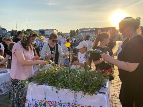 Гаилә - тормышның нигезе: Кукмараның Комсомол мәйданында бәйрәм чарасы узды