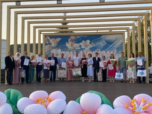Гаилә - тормышның нигезе: Кукмараның Комсомол мәйданында бәйрәм чарасы узды