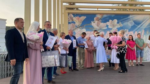 Гаилә - тормышның нигезе: Кукмараның Комсомол мәйданында бәйрәм чарасы узды