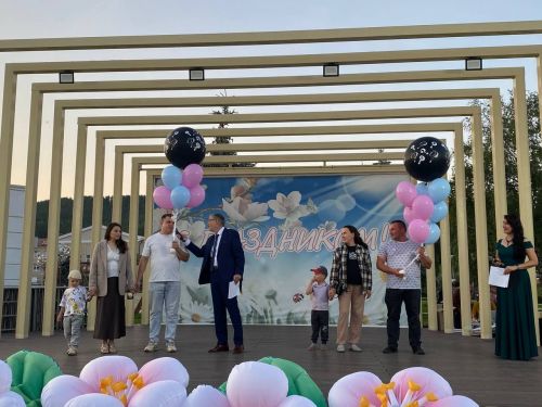 Гаилә - тормышның нигезе: Кукмараның Комсомол мәйданында бәйрәм чарасы узды