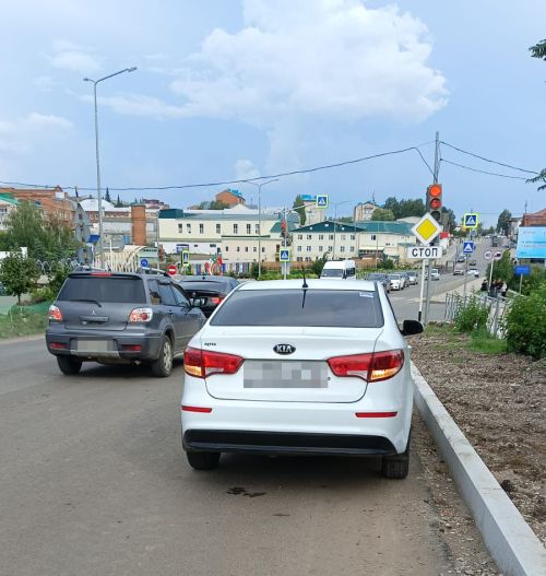 В Кукморе 13-летний мальчик перебегал дорогу в неположенном месте и угодил под машину