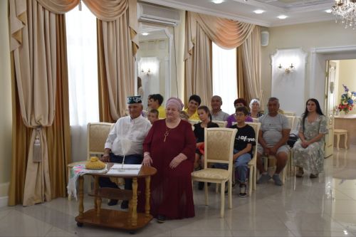 Кукмарада зөбәрҗәт туйларын үткәрүче пар «Районның мактаулы юбилярлары» китабына кертелде