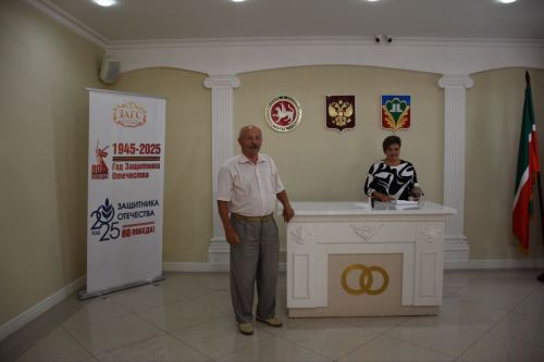 Кукмарада зөбәрҗәт туйларын үткәрүче пар «Районның мактаулы юбилярлары» китабына кертелде