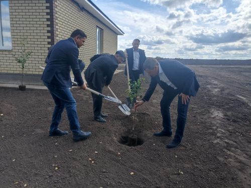 Кукмара районының Камышлы авылында төзелгән яңа йортлардан ачкычлар ияләренә тапшырылды