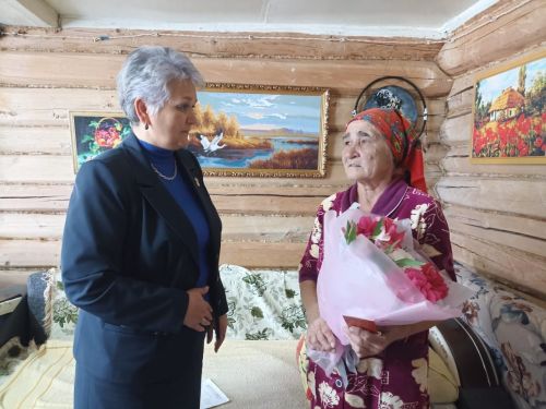 Кукмара районында яшәүче анага «Махсус хәрби операциядә катнашучының әнисенә» медале тапшырылды