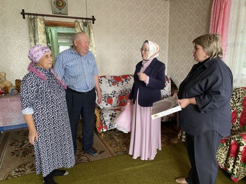 Кукмара районында опека һәм попечительлек бүлеге өлкәннәрне тәбрикләде