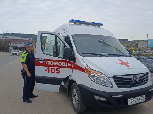 В Кукморе водителей проверили на готовность пропускать «скорую»