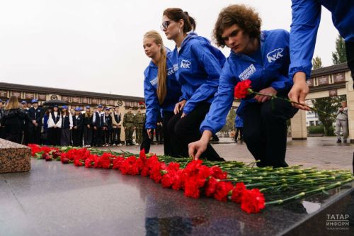 Школьники, студенты и общественники Казани присоединились к акции против терроризма