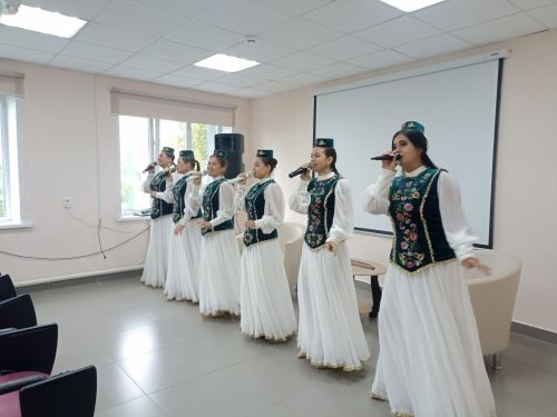 Кукмара үзәк китапханәсендә чит ил гражданнары белән очрашу узды