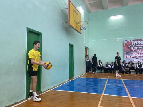 Герой рухы җиңүләргә илһам бирә: Янил мәктәбендә Артур Баляев истәлегенә волейбол турниры оештырылды