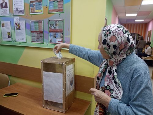 Кукмара балалар музыка мәктәбендә «Җиңүгә ышанабыз» дип исемләнгән хәйрия концерты узды