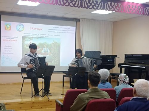 Кукмара балалар музыка мәктәбендә «Җиңүгә ышанабыз» дип исемләнгән хәйрия концерты узды