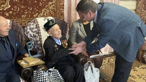 Чишмәбаш авылында яшәүче Бөек Ватан сугышы ветераны Габделвахит Шәмсетдиновка 100 яшь тулды