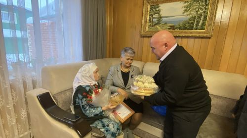 Сазтамак авылыннан Илһамия Шаһиәхмәтова үзенең 90 яшен билгеләп үтте