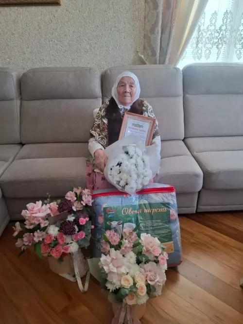 Гомер юлы — хезмәт һәм сабырлык үрнәге: Зур Кукмарадан Дамира Сәлмәнова 90 яшен билгеләп үтә