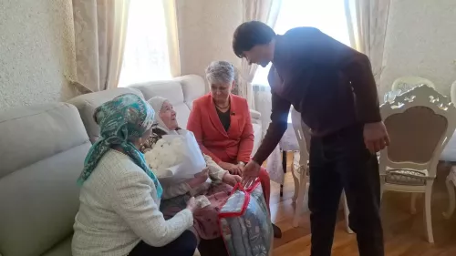 Гомер юлы — хезмәт һәм сабырлык үрнәге: Зур Кукмарадан Дамира Сәлмәнова 90 яшен билгеләп үтә