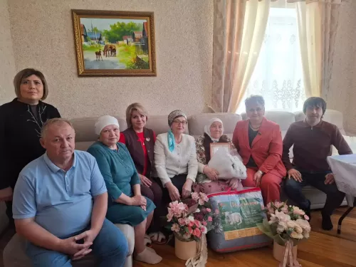 Гомер юлы — хезмәт һәм сабырлык үрнәге: Зур Кукмарадан Дамира Сәлмәнова 90 яшен билгеләп үтә