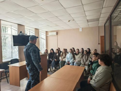 Председатель Кукморского районного суда провёл занятие для школьников о судебной системе России