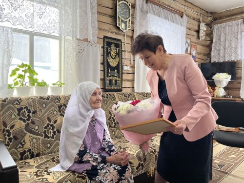 Әсән-Елга авылында яшәүче тыл ветераны Галия Гафарова 95 яшьлек юбилеен билгеләп үтә
