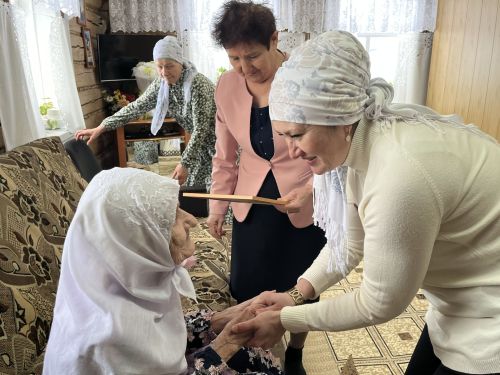 Әсән-Елга авылында яшәүче тыл ветераны Галия Гафарова 95 яшьлек юбилеен билгеләп үтә