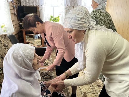 Әсән-Елга авылында яшәүче тыл ветераны Галия Гафарова 95 яшьлек юбилеен билгеләп үтә