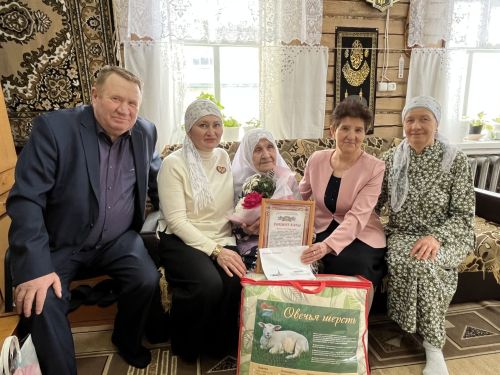Әсән-Елга авылында яшәүче тыл ветераны Галия Гафарова 95 яшьлек юбилеен билгеләп үтә