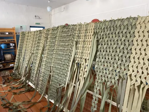 Сосмак авылы волонтерлары “Гараж” төркеменә 10 маскировка челтәре тапшырган