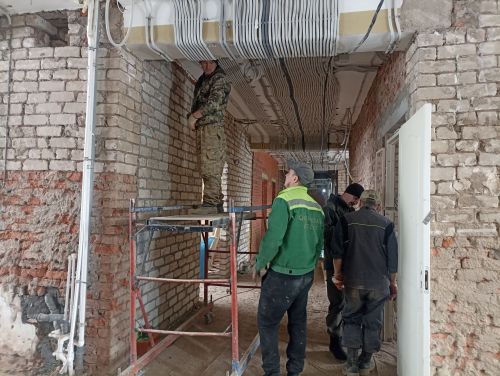 Уңайлык һәм иминлек — беренче урында: Кукмара районы үзәк дәваханәсендә төзекләндерү эшләре бара