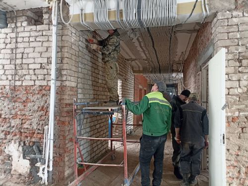 Уңайлык һәм иминлек — беренче урында: Кукмара районы үзәк дәваханәсендә төзекләндерү эшләре бара