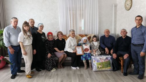 Балыклы авылында яшәүче Гадения Бәдретдинова бүген 90 яшьлек юбилеен билгеләп үтә