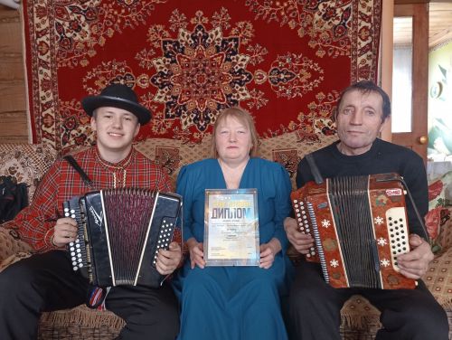 Үрәсбаш авылыннан Андреевлар: Өебездә кич саен гармун тавышы яңгырый, бер генә бәйрәм дә җыр-моңсыз узмый