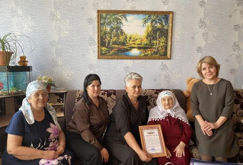 Шепшеңәр авылыннан  Нурзия Әкбәрова 94 яшен билгеләп үтте