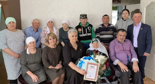 Ядегәр авылыннан Әсмәбикә Садыйкова 90 яшьлек юбилеен билгеләп үтте