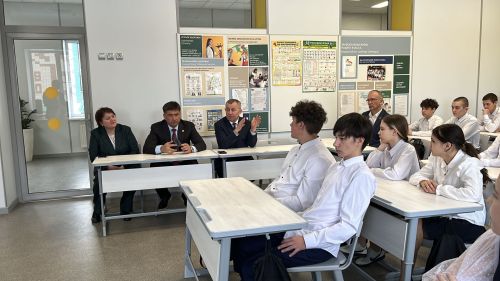 Патриотлык дәресе һәм халык проблемалары: Россия Дәүләт Думасы депутаты Анатолий Иванов Кукмарага килде