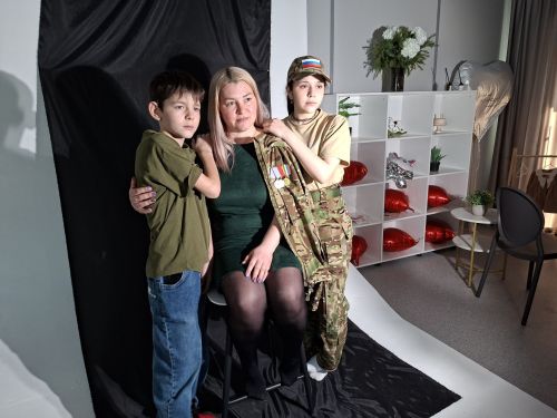 «Герой хатыны, балалары, әнисе» патриотик фотопроекты кукмаралыларны берләштерде