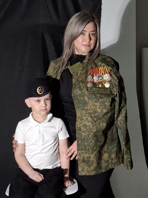 «Герой хатыны, балалары, әнисе» патриотик фотопроекты кукмаралыларны берләштерде
