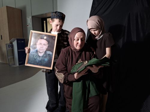 «Герой хатыны, балалары, әнисе» патриотик фотопроекты кукмаралыларны берләштерде