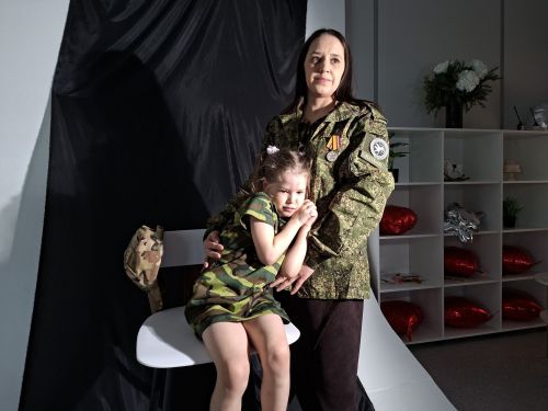 «Герой хатыны, балалары, әнисе» патриотик фотопроекты кукмаралыларны берләштерде