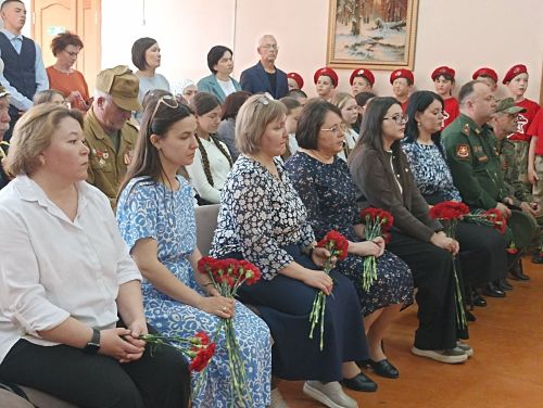 Кукмара беренче гимназиясендә Рафис Хафизов истәлегенә мемориаль такта ачылды