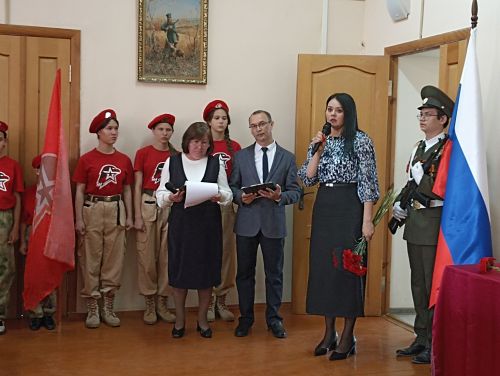 Кукмара беренче гимназиясендә Рафис Хафизов истәлегенә мемориаль такта ачылды