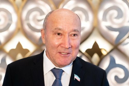 Марат Әхмәтов Татарстан матбугат хезмәткәрләрен һөнәри бәйрәмнәре белән котлады