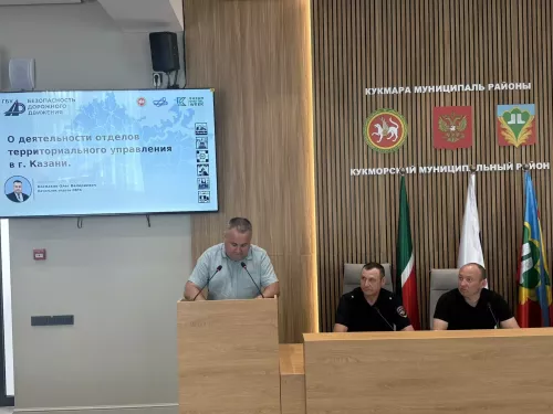 Дороги под контролем: в Кукморе решают вопросы безопасности пешеходов и водителей