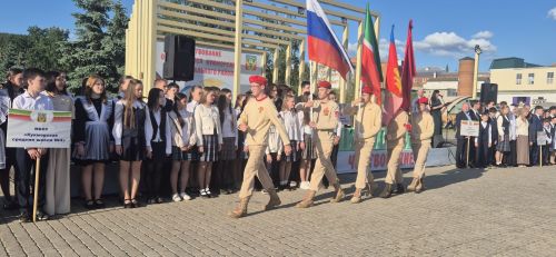 Фоторепортаж: Кукмарада уку алдынгылары бүләкләнде