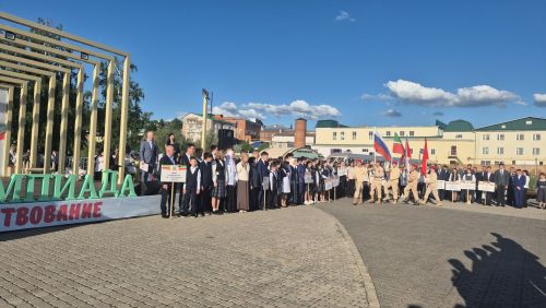Фоторепортаж: Кукмарада уку алдынгылары бүләкләнде