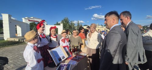 Фоторепортаж: Кукмарада уку алдынгылары бүләкләнде
