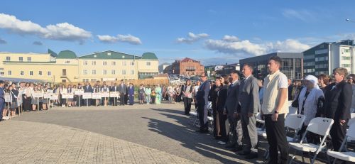 Фоторепортаж: Кукмарада уку алдынгылары бүләкләнде