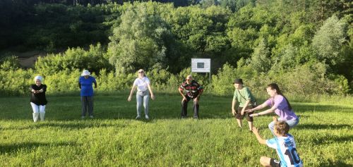 «Сәламәт актив шимбә»: кукмаралылар табигать кочагында физик күнегүләр ясады