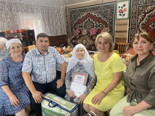 Камышлыдан Миңсылу Хәмидуллина 95 яшьлек юбилеен билгеләп үтте