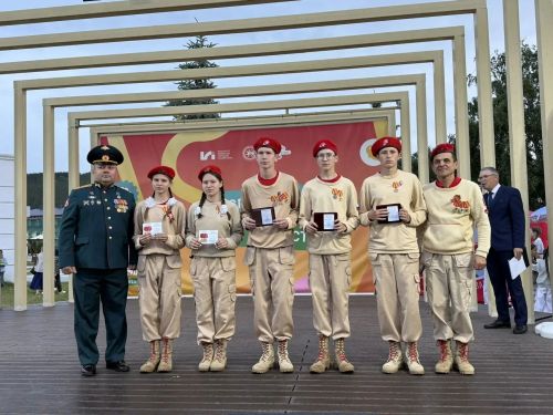 Батырлык, хәтер һәм бердәмлек: Кукмарада хәрбиләрне хөрмәтләделәр (фоторепортаж)