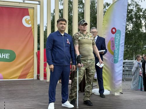 Батырлык, хәтер һәм бердәмлек: Кукмарада хәрбиләрне хөрмәтләделәр (фоторепортаж)
